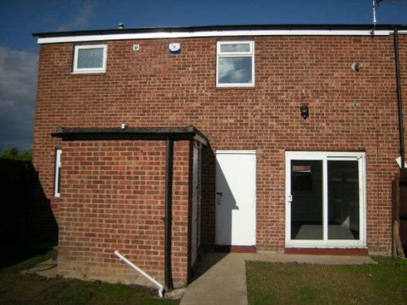 2 Bedroom End of Ter...